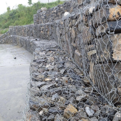 Des paniers hexagonaux en gabions tressés en alliage galvanisé pour le support de géogrides de construction