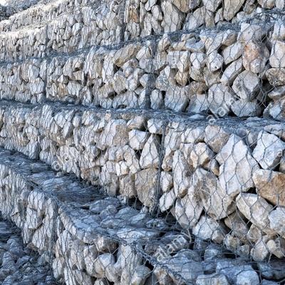 Des paniers hexagonaux en gabions tressés en alliage galvanisé pour le support de géogrides de construction