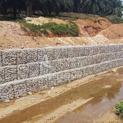 Boîte en gabions de clôture soudée à la traction en fil d'acier allié avec revêtement en PVC à double couche