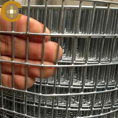 Panneau de clôture soudé anti-corrosion pour utilisation sur route
