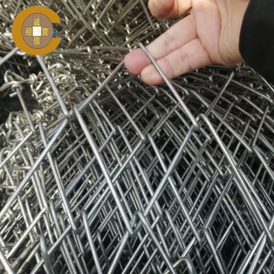 Réseau en acier de traction pour la protection contre les chutes de roches