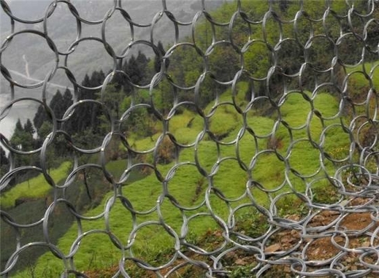 Réseau de protection contre les chutes de roches galvanisé en diamants