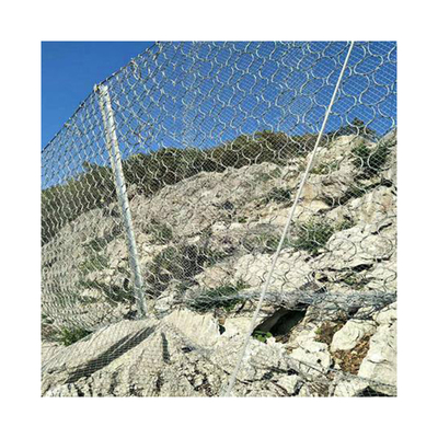 Réseau de protection contre les chutes de roches galvanisé en diamants