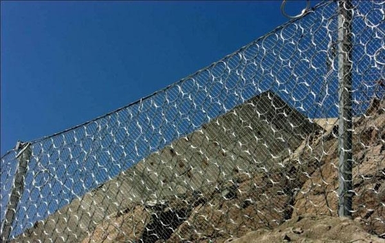 Réseau de protection contre les chutes de roches galvanisé en diamants