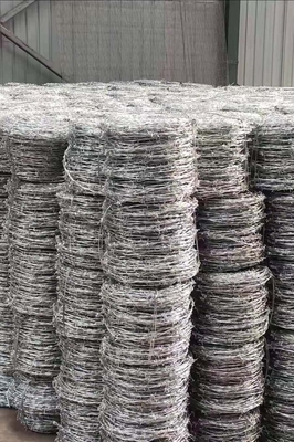 Fil barbelé galvanisé en acier résistant à la traction à faible teneur en carbone pour la protection du périmètre