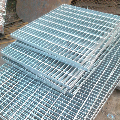Grille en acier à trou carré en fer à faible teneur en carbone