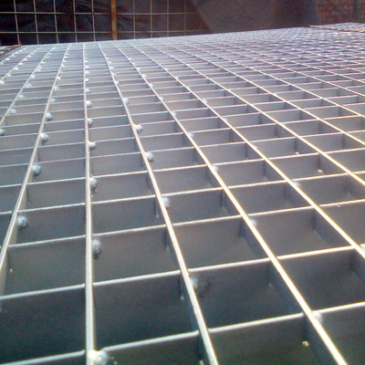 Grille en acier à trou carré en fer à faible teneur en carbone
